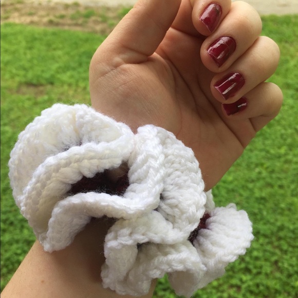 Handmade crocheted scrunchies - Picture 3 of 4